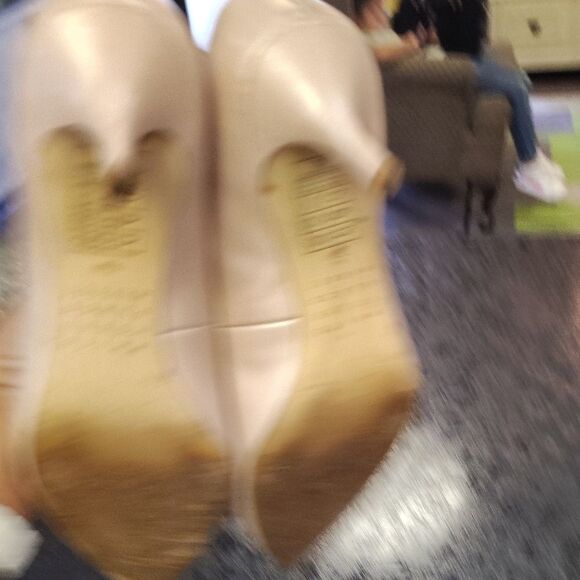 White House Black Market Cream Heels with Elegant Design - Picture 6 of 6